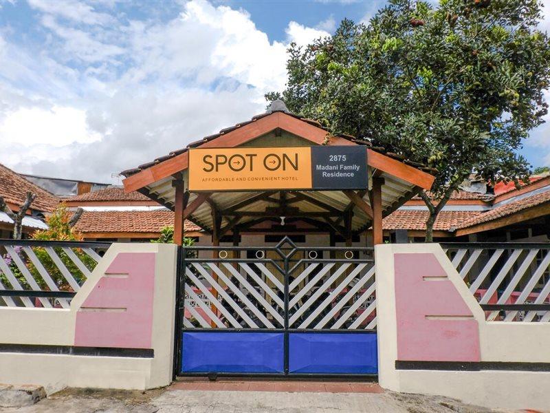 Spot On 2875 Madani Family Syariah 2* Malang